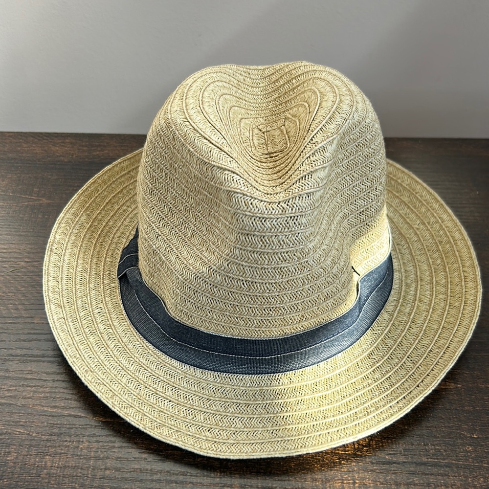 August hat - Picture 2 of 4